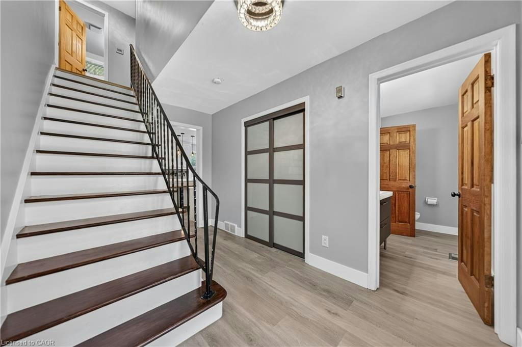 256 Shakespeare Drive, Waterloo, ON, N2L 2T6 - 22