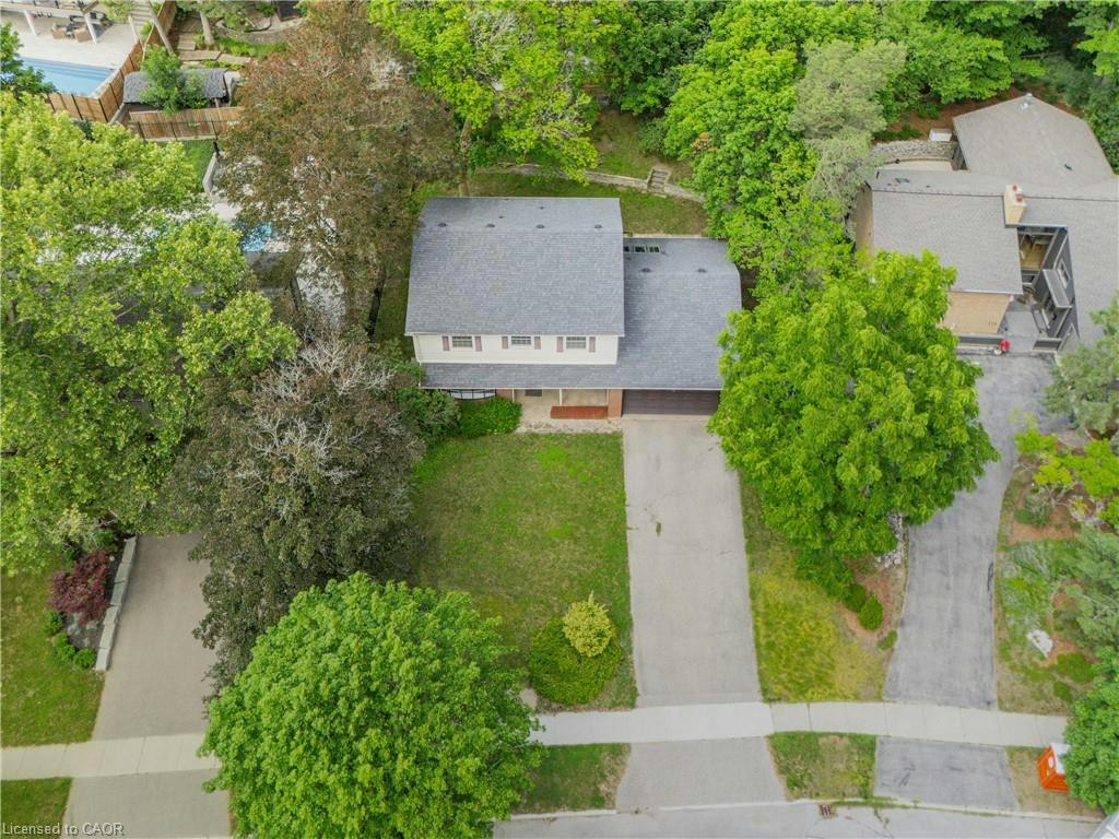 256 Shakespeare Drive, Waterloo, ON, N2L 2T6 - 2