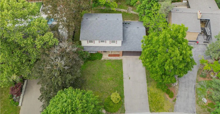 256 Shakespeare Drive, Waterloo, ON, N2L 2T6 - 2