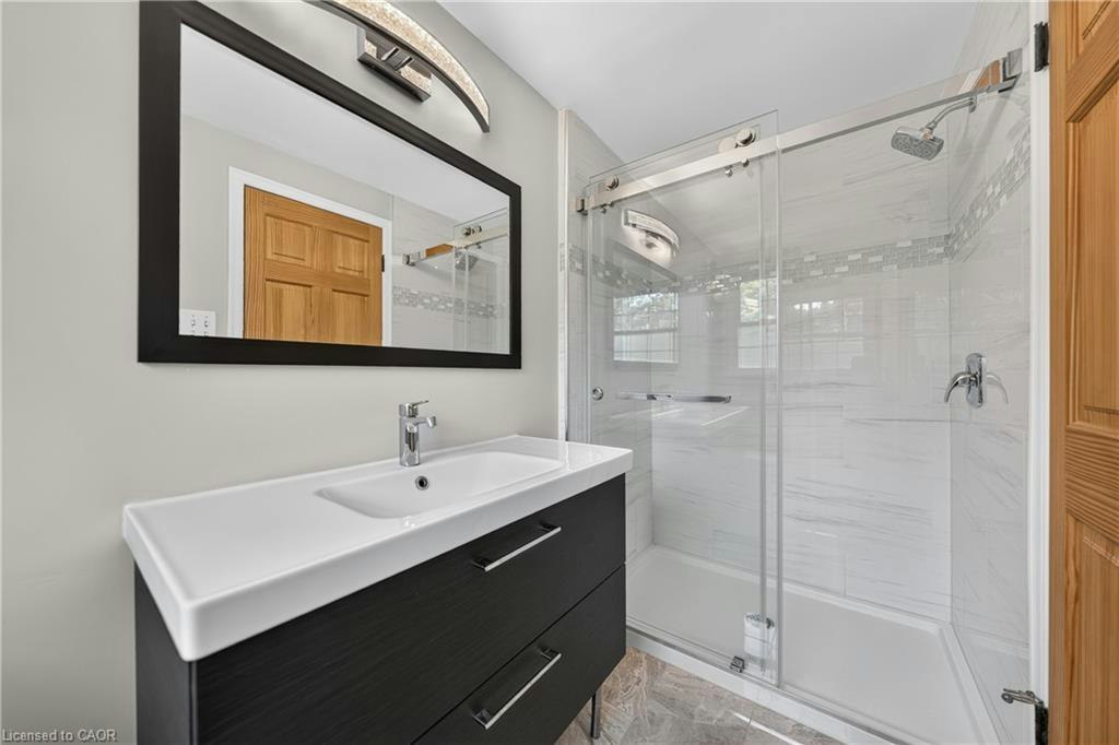 256 Shakespeare Drive, Waterloo, ON, N2L 2T6 - 26