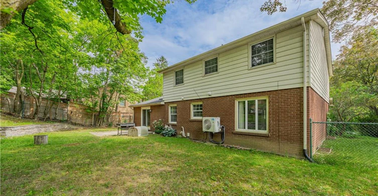 256 Shakespeare Drive, Waterloo, ON, N2L 2T6 - 38