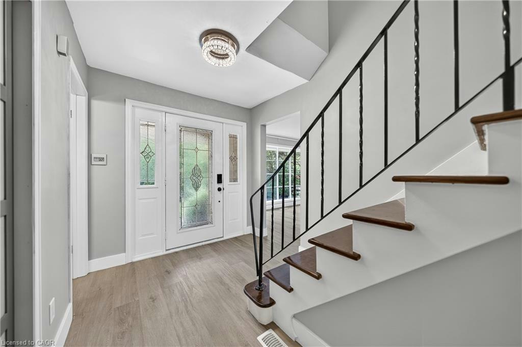 256 Shakespeare Drive, Waterloo, ON, N2L 2T6 - 4