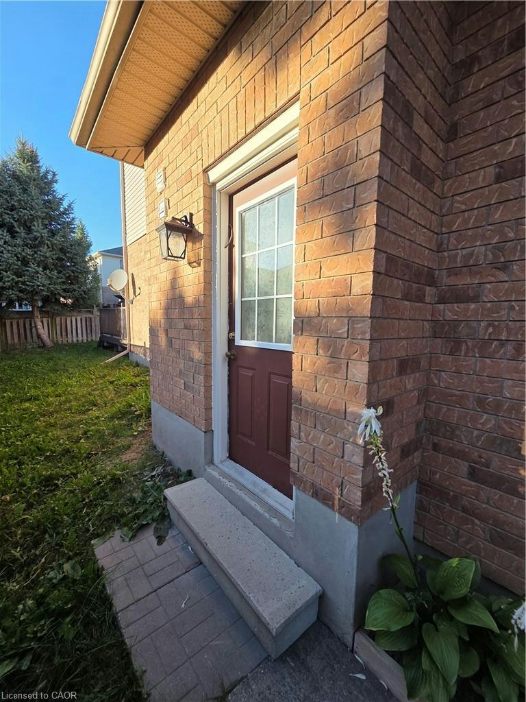 LOWER-264 Holbeach Court, Waterloo, ON, N2J 4Y7 - 4