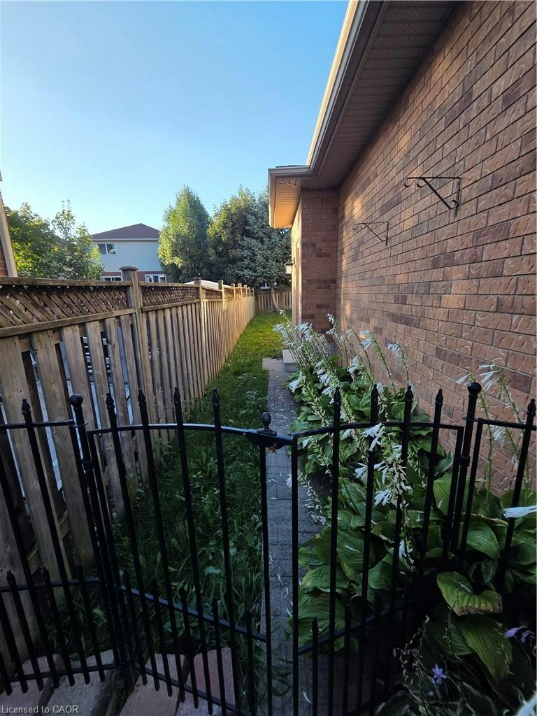 LOWER-264 Holbeach Court, Waterloo, ON, N2J 4Y7 - 3