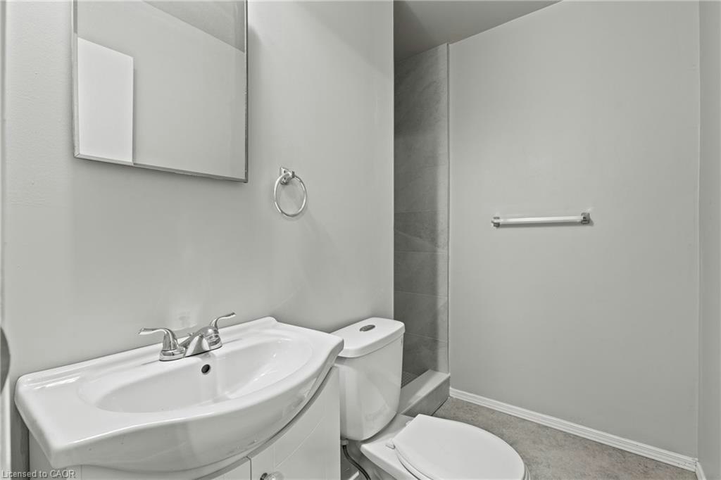Upper-15 Mccormick Street, Welland, ON, L3C 4L8 - 12