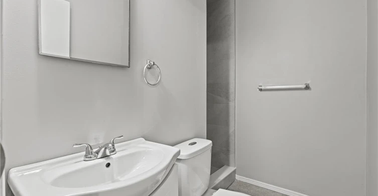 Upper-15 Mccormick Street, Welland, ON, L3C 4L8 - 12