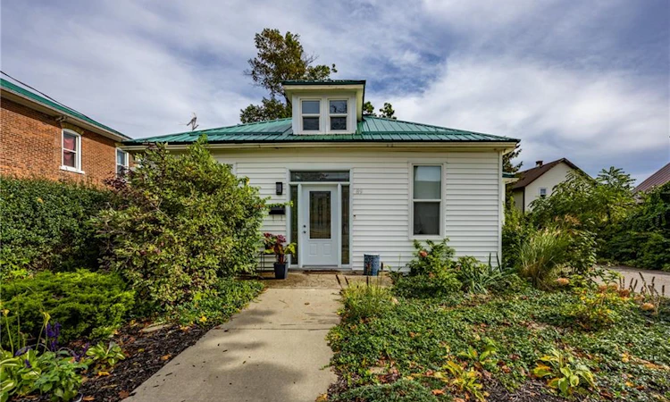 89 Talbot Street S