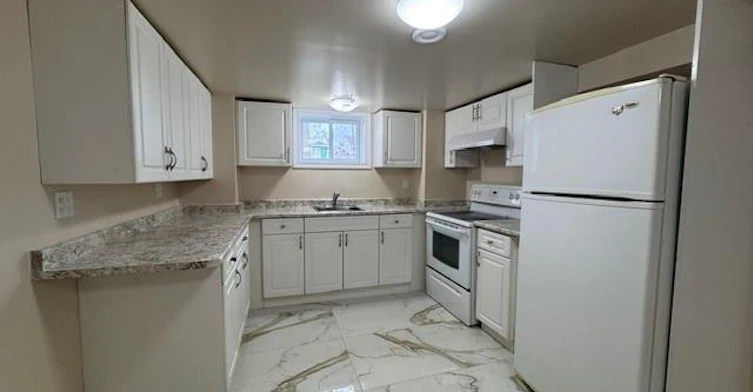 Lower-614 Fennell Avenue E, Hamilton, ON, L8V 1T4