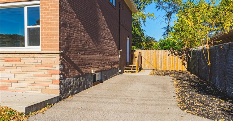 2373 Barclay Road, Burlington, ON, L7R 2B7 - 4