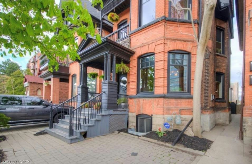 Lower-10 West Avenue N, Hamilton, ON, L8L 5B8 2