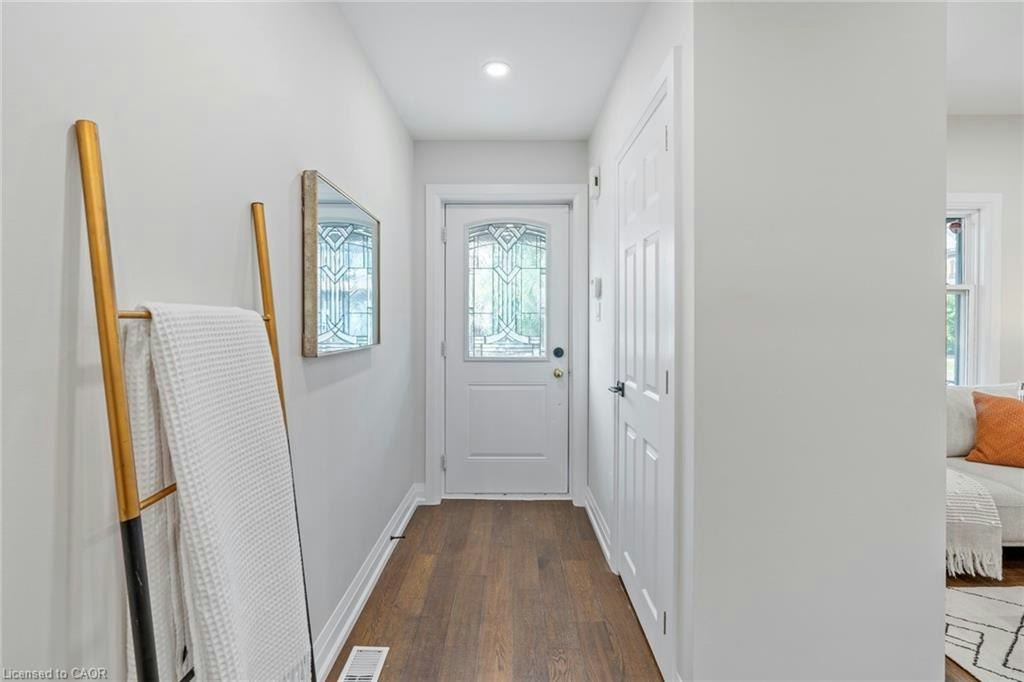 Upper-23 Somerset Avenue, Hamilton, ON, L8L 2L4 - 3