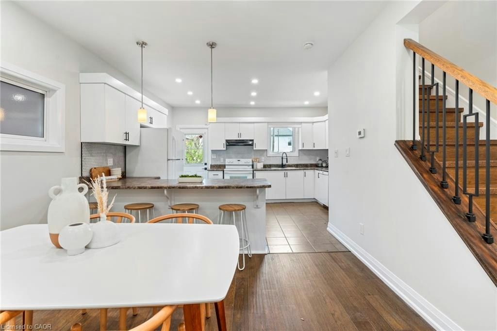 Upper-23 Somerset Avenue, Hamilton, ON, L8L 2L4 - 7