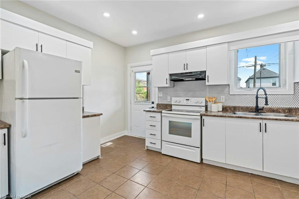 Upper-23 Somerset Avenue, Hamilton, ON, L8L 2L4 - 9