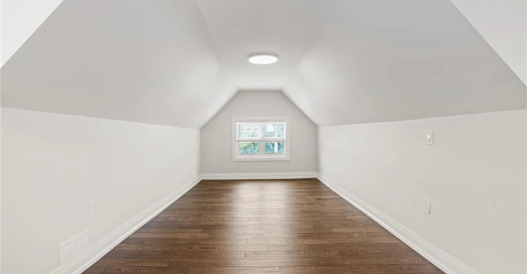 Upper-23 Somerset Avenue, Hamilton, ON, L8L 2L4 - 21