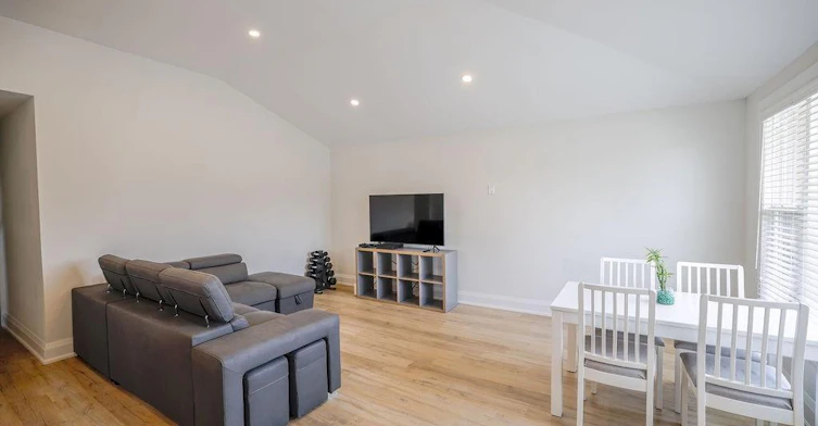 1 - Upper-93 Purdy Crescent, Hamilton, ON, L9A 3B5 - 3