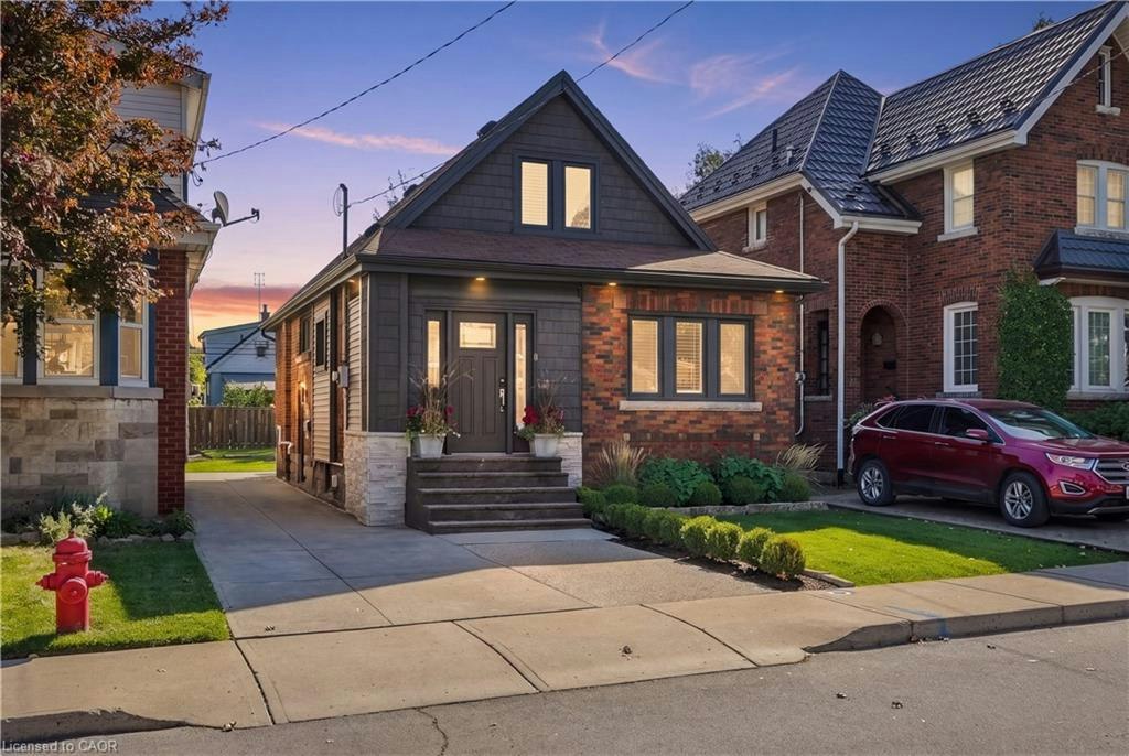 77 Houghton Avenue S, Hamilton, ON, L8K 2M9