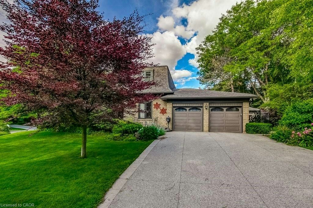 215 Briar Hill Crescent, Hamilton, ON, L9G 3M9