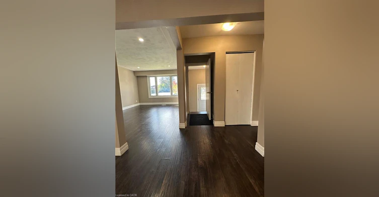 Upper-161 Sixth Avenue, Kitchener, ON, N2C 1R2 - 2