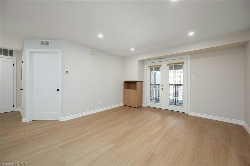 206-1451 Walker's Line, Burlington, ON, L7M 4P1 3