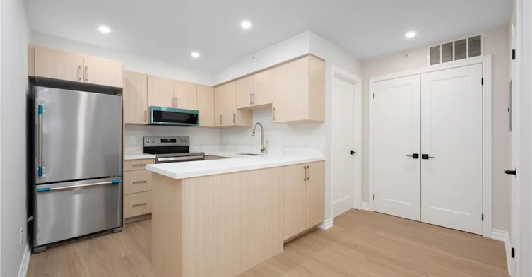 206-1451 Walker's Line, Burlington, ON, L7M 4P1 - 6