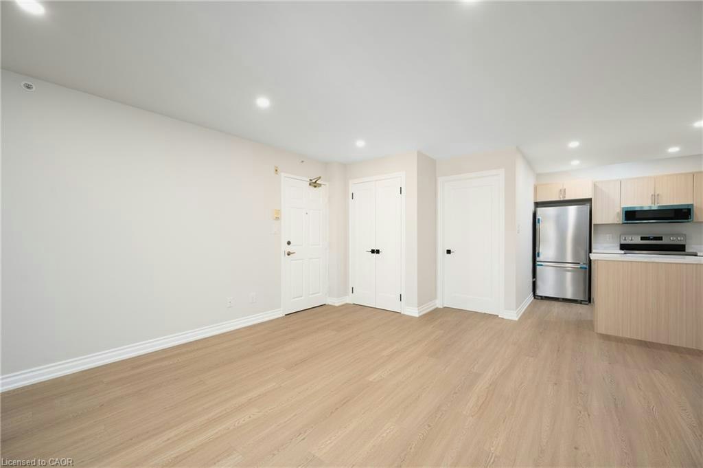 206-1451 Walker's Line, Burlington, ON, L7M 4P1 5