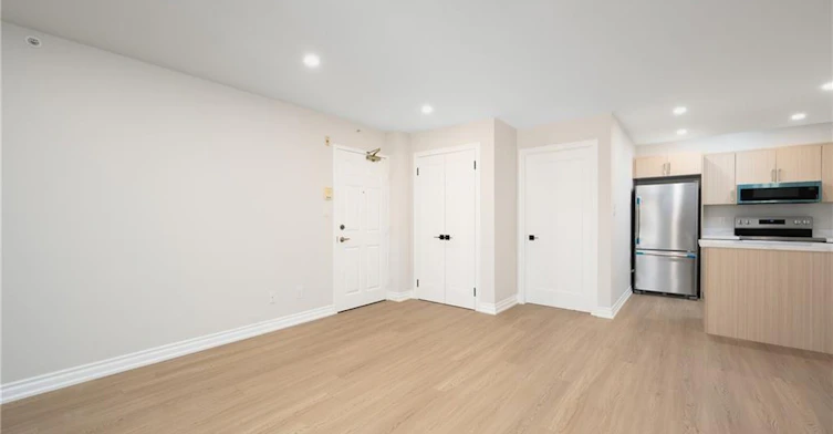 206-1451 Walker's Line, Burlington, ON, L7M 4P1 - 5