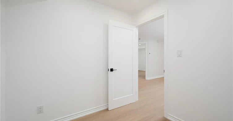 206-1451 Walker's Line, Burlington, ON, L7M 4P1 - 13