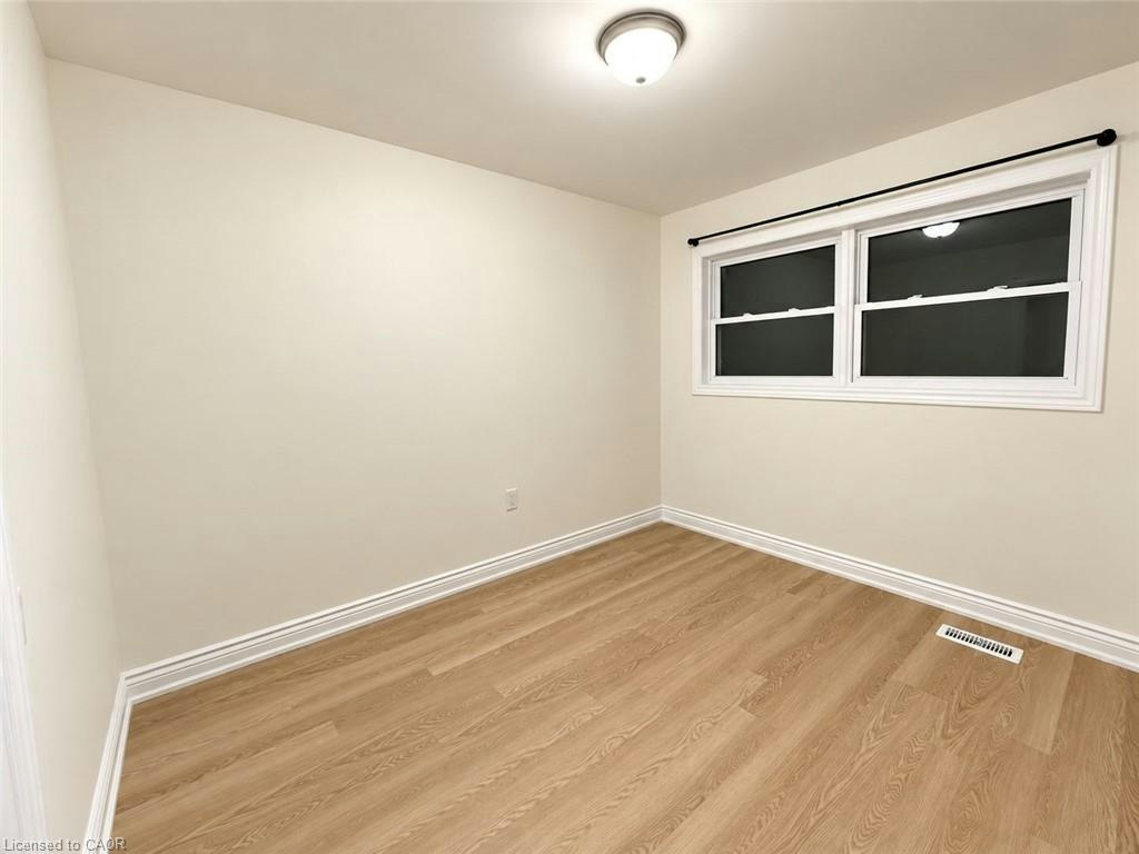 9 Grenadier Drive, Hamilton, ON, L8T 4C7 5