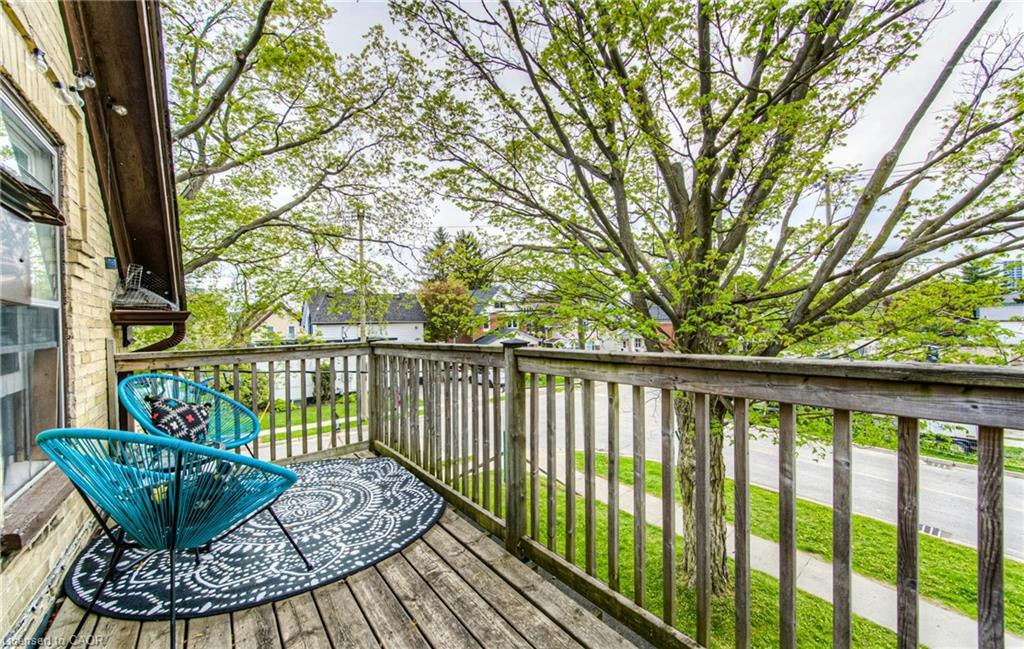 Upper-404 Duke Street W, Kitchener, ON, N2H 3Y5