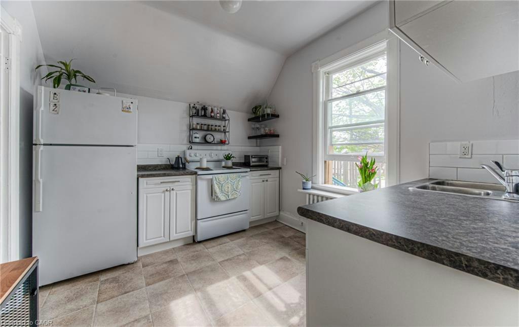 Upper-404 Duke Street W, Kitchener, ON, N2H 3Y5 - 4