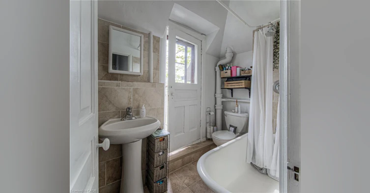 Upper-404 Duke Street W, Kitchener, ON, N2H 3Y5 - 2