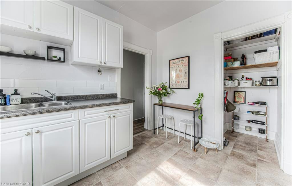 Upper-404 Duke Street W, Kitchener, ON, N2H 3Y5 - 9