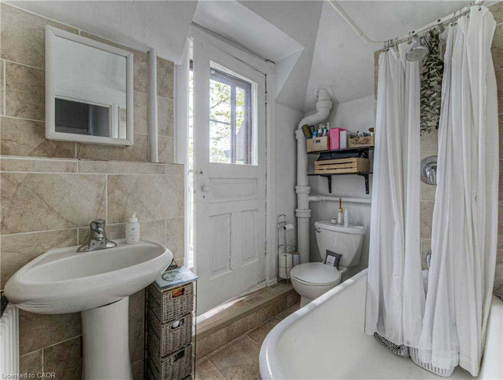 Upper-404 Duke Street W, Kitchener, ON, N2H 3Y5 - 3