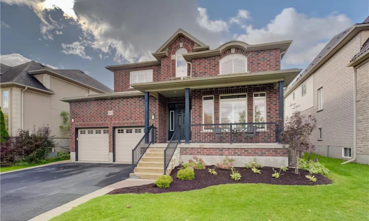 102 Schweitzer Crescent