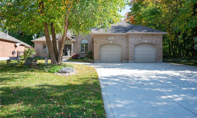 12 Welwood Avenue