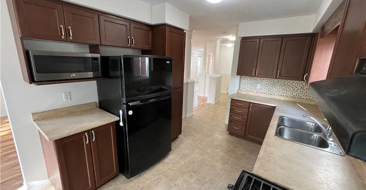 MAIN-14 Iron Gate Street, Kitchener, ON, N2N 3P9 - 6