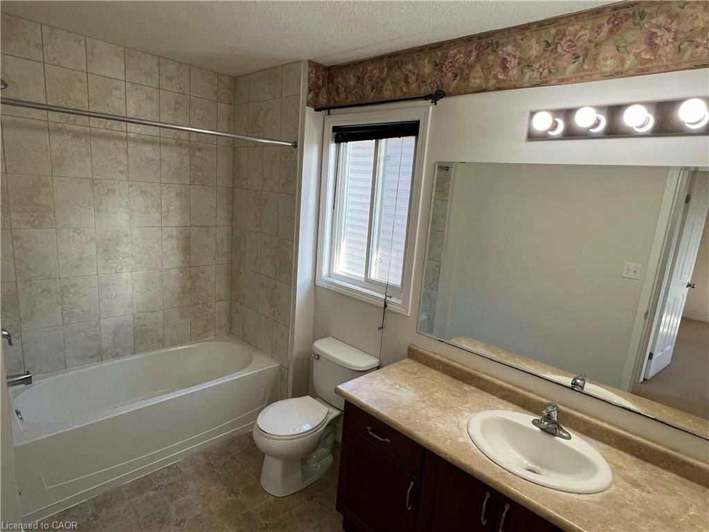 MAIN-14 Iron Gate Street, Kitchener, ON, N2N 3P9 - 15