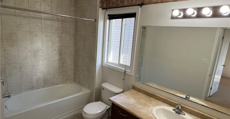 MAIN-14 Iron Gate Street, Kitchener, ON, N2N 3P9 - 15