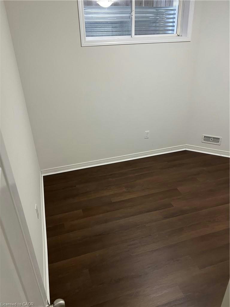 LOWER-14 Iron Gate Street, Kitchener, ON, N2N 3R8 - 6