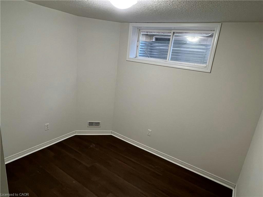 LOWER-14 Iron Gate Street, Kitchener, ON, N2N 3R8 - 5