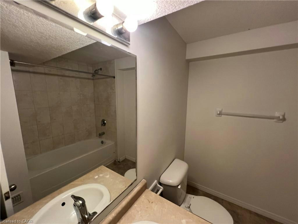 LOWER-14 Iron Gate Street, Kitchener, ON, N2N 3R8 - 7