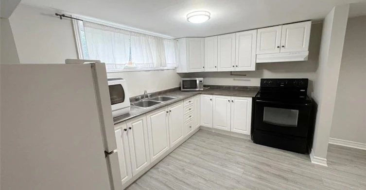 2 Lower-1 Burfield Avenue, Hamilton, ON, L8T 2J8 - 4