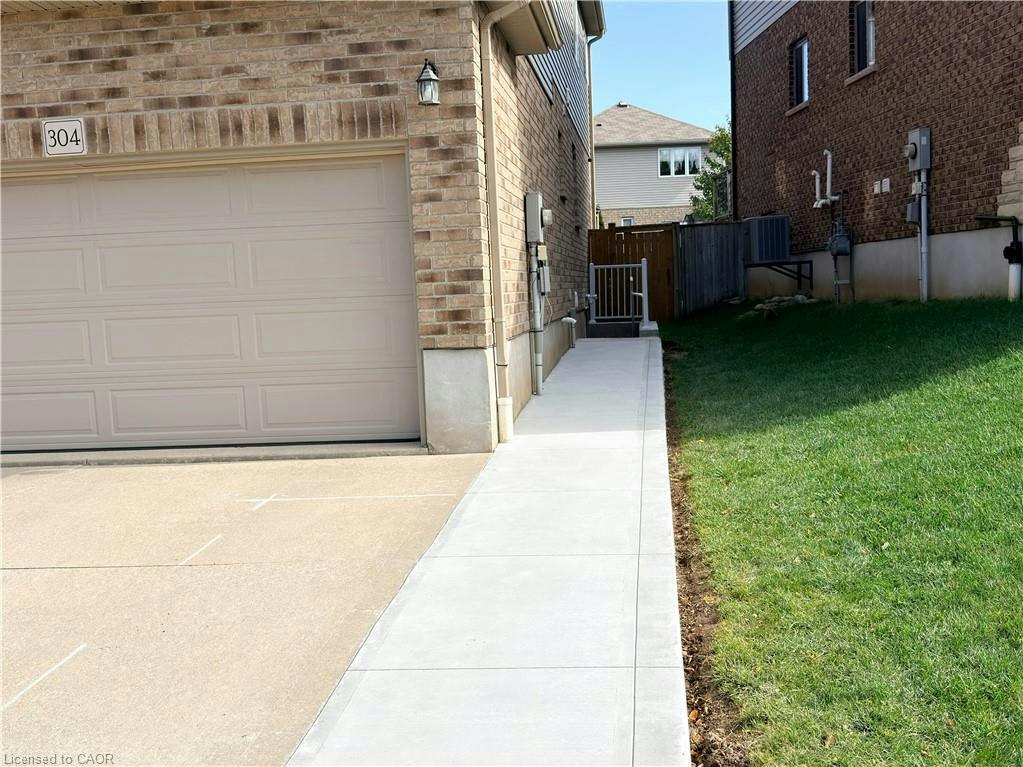 304 Westpark Crescent, Waterloo, ON, N2T 0A4 - 2