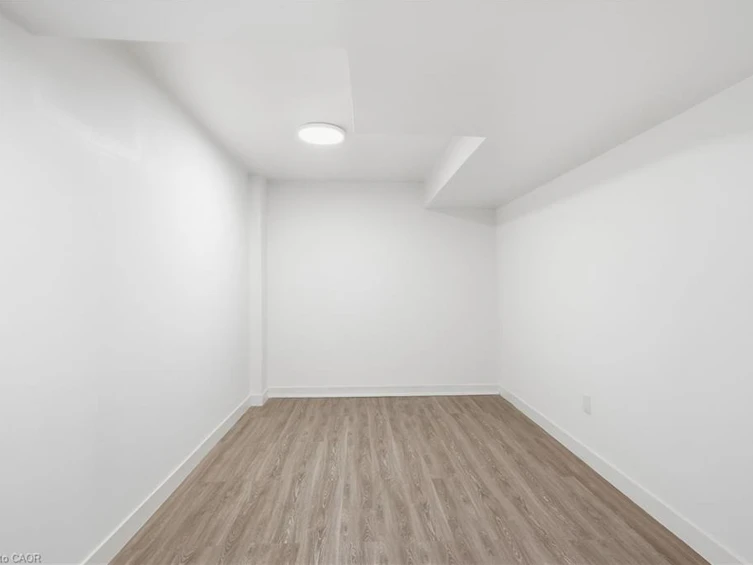 8-400 Stonehenge Drive, Hamilton, ON, L9K 0A2 - 31