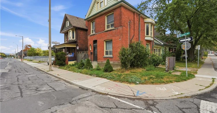 418 Main Street W, Hamilton, ON, L8P 1K6