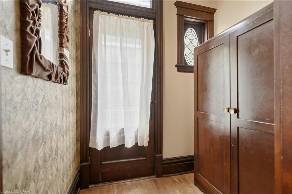 418 Main Street W, Hamilton, ON, L8P 1K6 - 4
