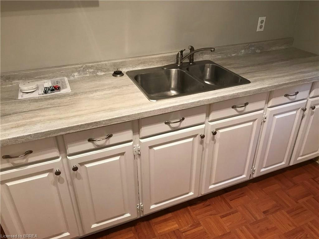 203 Brant Avenue, Brantford, ON, N3T 3J1 - 5