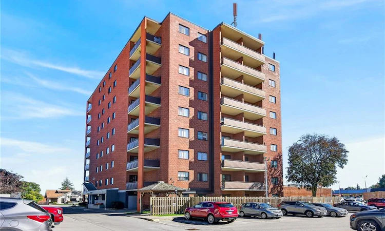 103-3955 Portage Road
