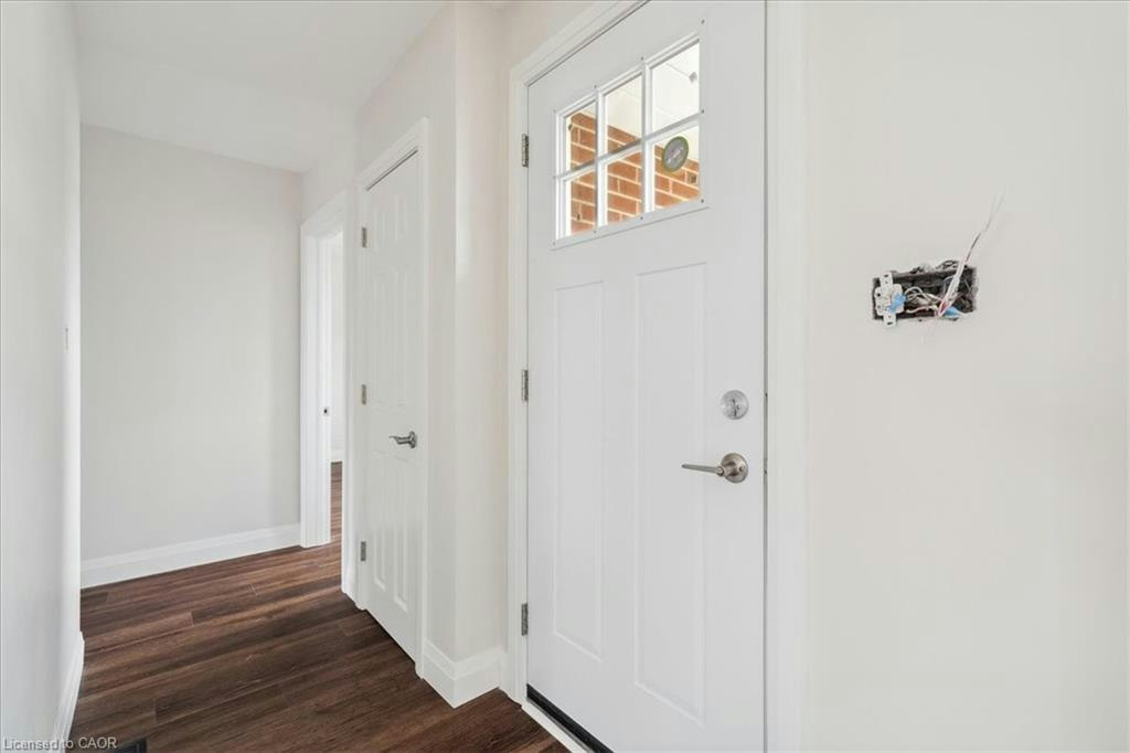 Upper-79 Canterbury Avenue, Hamilton, ON, L8G 3S8 3