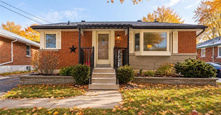 22 Fernwood Crescent, Hamilton, ON, L8T 3L1